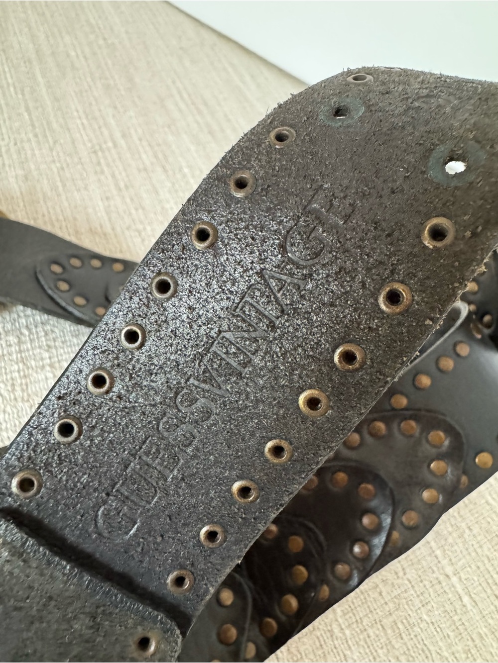 Y2K GUESS Leather Studded Belt Womens L Hammered Brass Disc Buckle Boho Western - Picture 14 of 15
